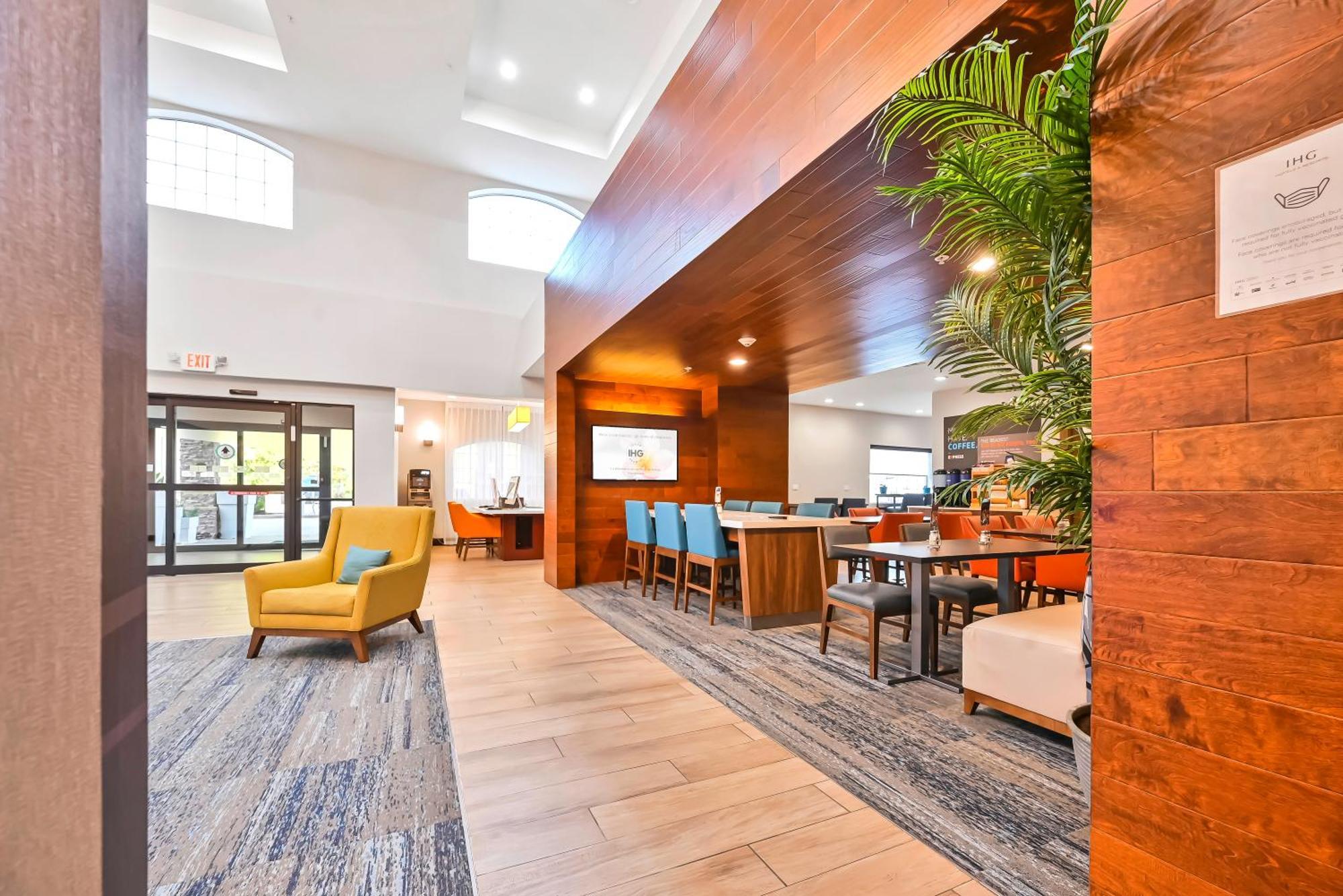 Holiday Inn Express Palestine By Ihg Екстер'єр фото