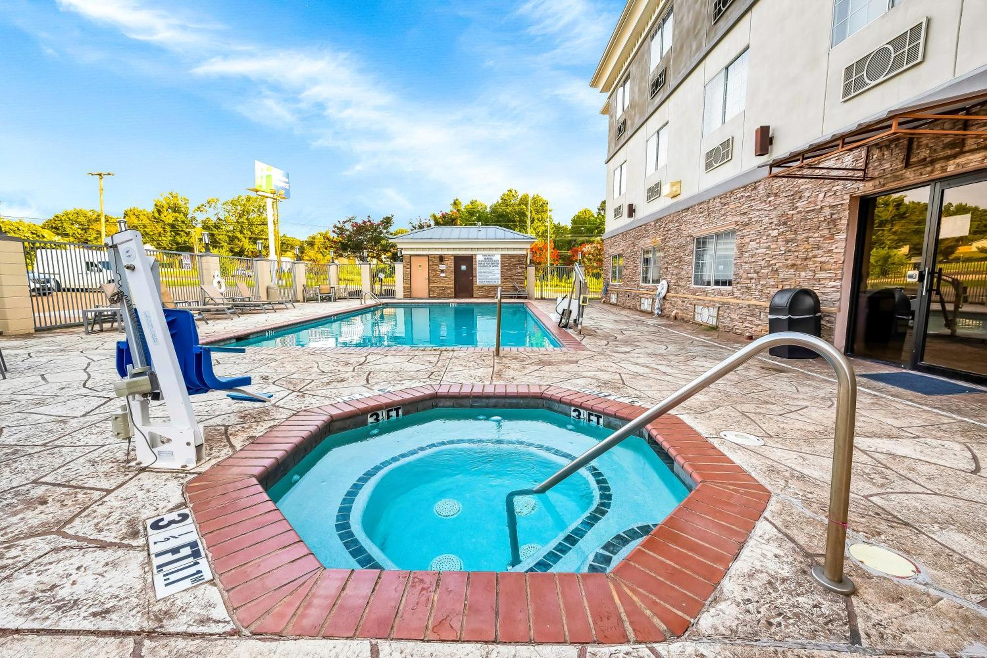 Holiday Inn Express Palestine By Ihg Екстер'єр фото