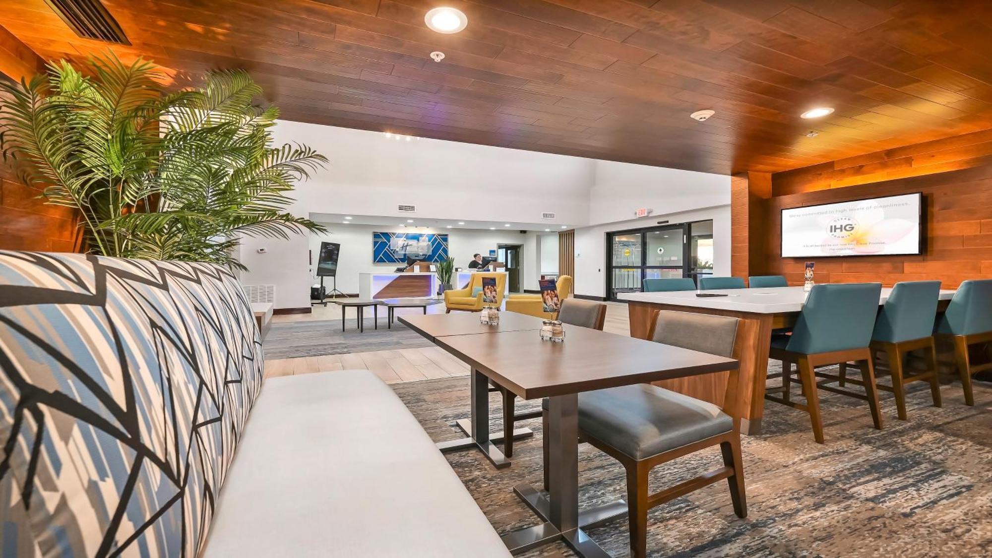 Holiday Inn Express Palestine By Ihg Екстер'єр фото